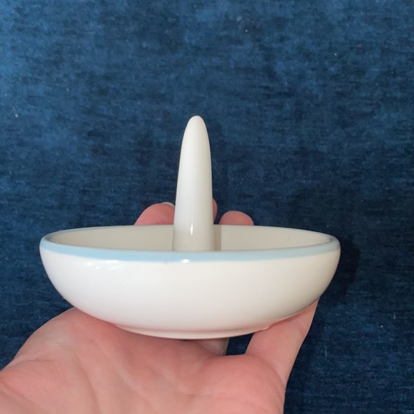 Kwiat Porcelain Ceramic White Baby Blue Ring Dish - Picture 4 of 8